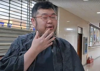 引眾怒!四叉貓送柯爸花籃遭拒 竟嗆「送更貴的給柯媽」