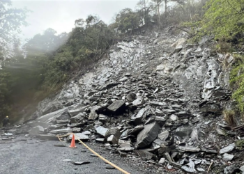 新竹五峰鄉大雨坍方!大鹿林道東線5.2k無法通行 幸無傷亡